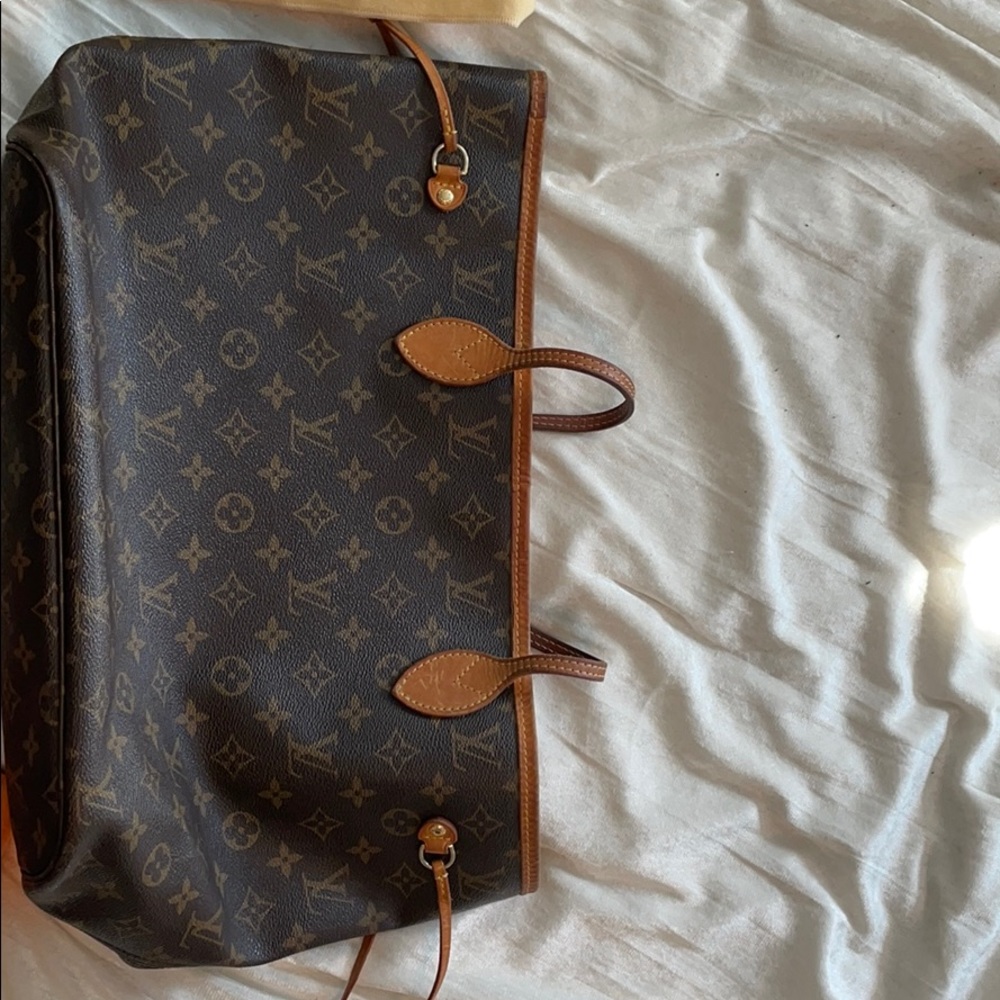 Authentic Louis Vuitton Neverfull MM